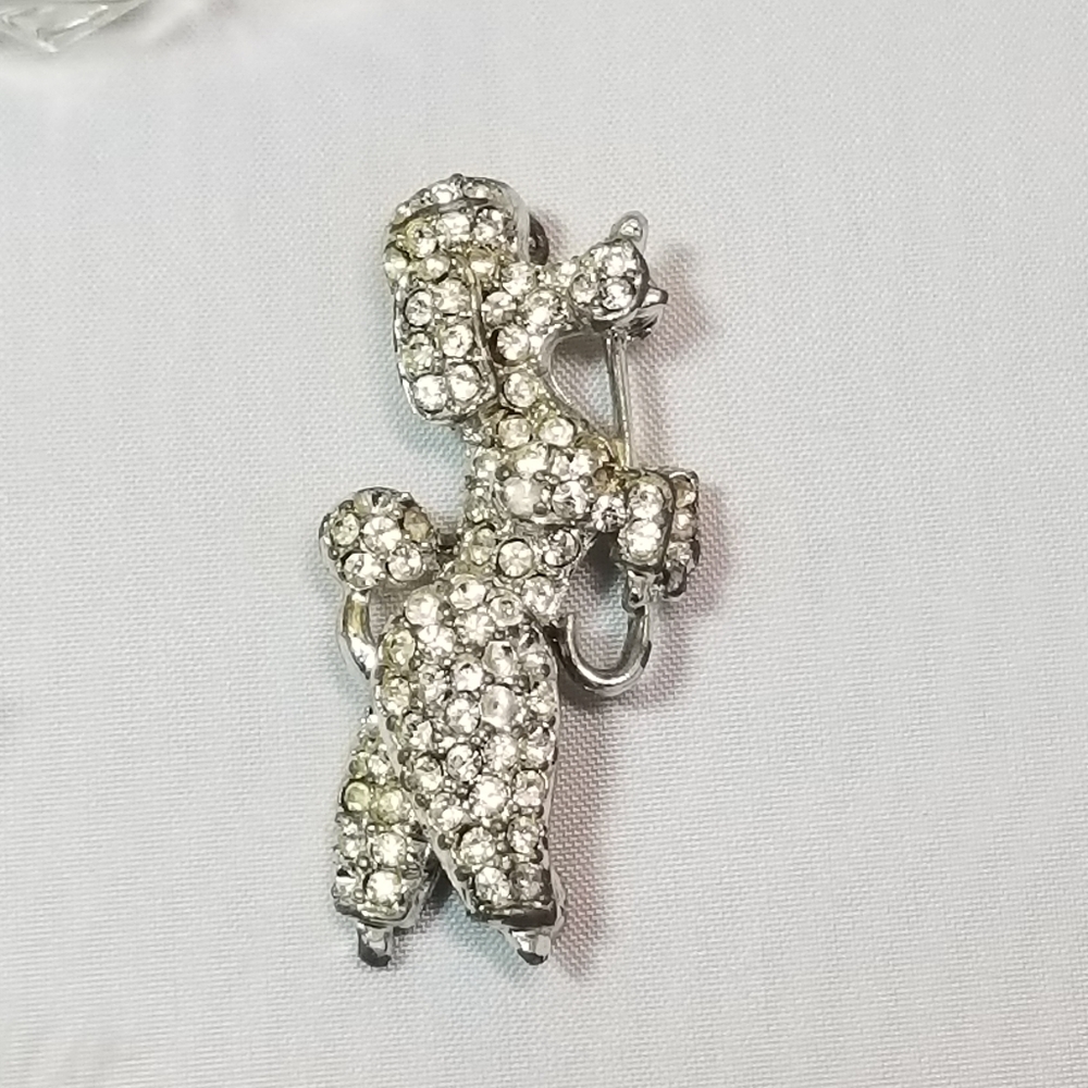Vintage Lisner pin
